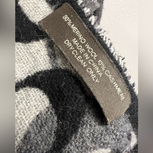 4. Coach wool scarf - Picture 6 of 15